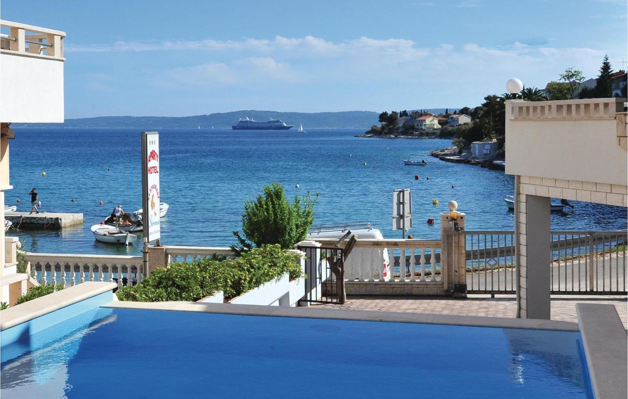 Eight-bedroom Holiday Okrug Gornji With Sea View 05 * Trogir